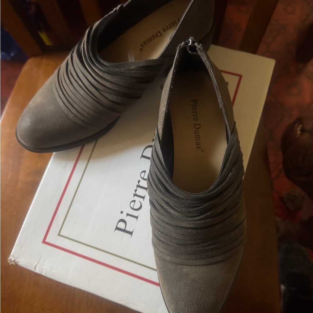 Pierre Dumas Women's Taupe Flats